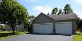 Beautiful 3 bedroom + Den, 2 Bathroom, 3 car garage single family home. MUST SEE! Gallery 3