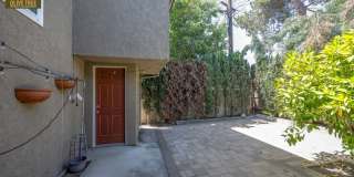 Fully Updated Spacious Studio Above Garages in Pasadena! Gallery 10