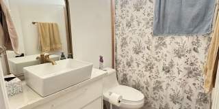 2 Bedroom, 1 Bath fully furnished ready for move in! Gallery 9
