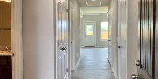 432 Red Robin Street Gallery 3