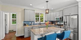Stunning 4 Bedroom in Downtown Durham with Large Fenced Yard! Gallery 9