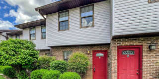 Conveniently Located 2-bedroom Townhome Gallery 1