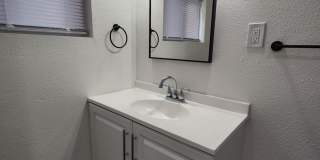 MODERN DECORATED HOUSE | 4 BEDROOM | 2 BATH | COVERED PATIO | CASITA WITH KITCHEN, BATH & LAUNDRY Gallery 12