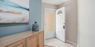 Stunning Short Term Rental! Gallery 4