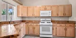 Bloomington Beauty-Landscaping INCLUDED!  6 month lease only Gallery 15