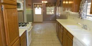 1342 E Maple, Pool Home - AVAILABLE 6/1/2026 Gallery 7