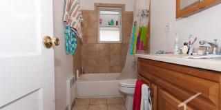 Student Friendly Housing near BU w 2 bathrooms!  Laundry in  Unit Gallery 6