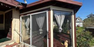 Cozy 2-Bedroom Duplex with Fireplace & Sunroom in Vista – Don’t Miss Out! Gallery 6