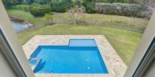 Great Pool Home with excellent lake View in Heron Bay, Parkland Gallery 8