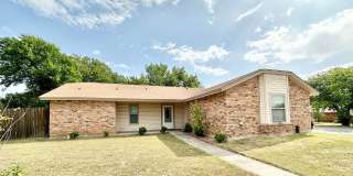 Inviting  3 Bedroom 2 Bath with fireplace Gallery 1
