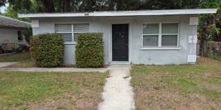Move In Special - half off first months rent 3 Bedroom Sarasota Home Gallery 1