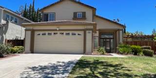Beautiful 3 Bedroom 3 Bathroom on Large Corner Lot Gallery 1