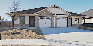 2 Bedroom 2 Bath 1 Car Garage Duplex Close To Tinker AFB - Lawncare included! Gallery 1