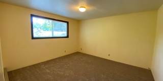 Four Bedroom Home Near Campus Gallery 13