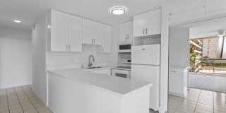 Waikiki 1BR/1BA with Ala Wai Canal & Mountain Views — Wraparound Lanai, Utilities Included Gallery 10