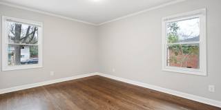 Renovated 2 bed/1 bath duplex minutes from downtown! Gallery 9