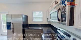 Spacious 3-Story Townhome in the Heart of Carolina Beach — Backs to State Park Gallery 16