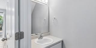 Adorable Beach Townhouse Close to Downtown Gallery 13