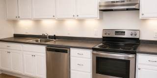 Bright & Spacious 2-Bedroom Residence Across from Berkeley Park Gallery 14