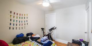 Two Bed Graduate Hospital Apartment Gallery 9