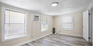 $1795 3br/1bath CUTE House w/ HUGE YARD Gallery 18