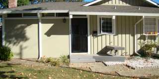 2 Bedroom 2 Bath, dishwasher, yard, 2 parking spaces Gallery 1