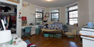 Amazing Coolidge Corner Apt right by T, Shopping, Nightlife and Restaurants.  Quick commute to BU! Gallery 13