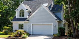 221 SPRING RACE Court Gallery 1