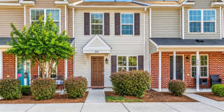 Fresh, Bright & Easy Living — Robyn’s Glen Townhome with Private Patio & Community Pool Gallery 1
