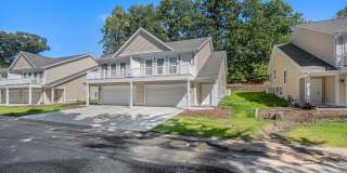 Like New 5 Bedroom - Close to the lake! Gallery 1