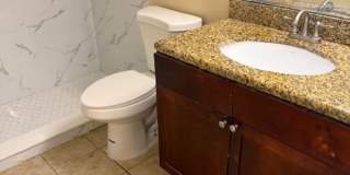 Large one bedroom condominium Gallery 3