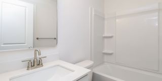 Beautiful 3BR 3.5BA Townhome w/ Full Appliance Kitchen - Garage Parking in West End Gallery 11