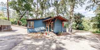 Beautiful Fully Furnished Private Two Bedroom One Bathroom House with Large Yard Gallery 1
