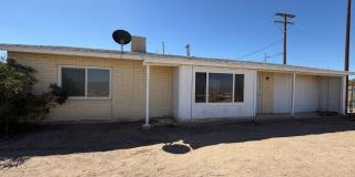 Newly Remodeled 2 Bedroom 1 Bathroom House with Beautiful View Gallery 1