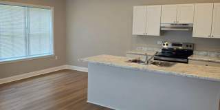 Charming 3 bed, 1.5 bath Gallery 6