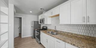 Beautifully Remodeled - Modern Duplex Gallery 17