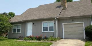 Nice 3 BR, 2 Bath Home! HW  Carpet Floors, Attached Garage, Fenced Backyard, Pets Ok! Gallery 1