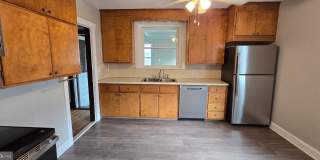 102 E BROAD Street Gallery 15