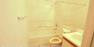 Room in 4 Bedroom Home at Collegiate Cir Gallery 3