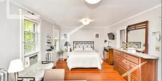 Large 4 bed in Brookline Gallery 3