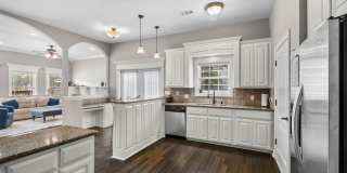 Furnished 3 bed/2.5 bath Gallery 4