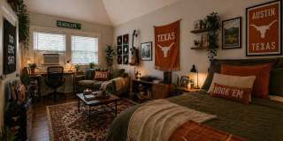 6bed/3bath house in West Campus - Walk to UT Gallery 23