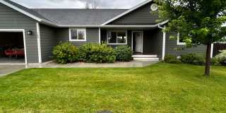 Beautiful 3-Bedroom 2 Bathroom home in a Desirable Neighborhood Gallery 1