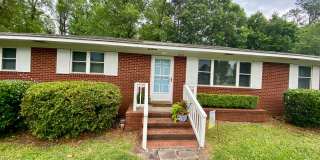 Pet Friendly 3BD/2BA Ranch Brick Home Walking Distance to UNCW -STUDENTS AND CO-SIGNERS ACCEPTED Gallery 1