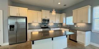 Great, modern 2 bedroom 2.5 bath available in South Austin! Gallery 7