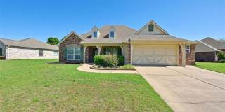 Large family home with plenty of space! This home has 4 bedrooms (or 3 with office), large family room, dining room and a game room upstairs! Fully fenced back yard. Gallery 1