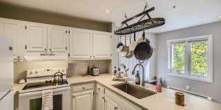 Downtown 2 BDR / 2BA - Walk to Everything Gallery 15