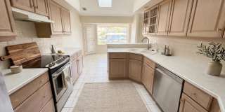 3BR Waterfront Home. Private Dock, Spacious Patio & Double Garage. Gallery 8