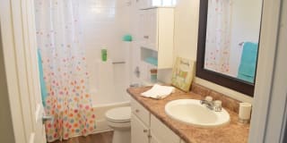 Warner Courtyard Apartments Gallery 15