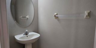 Seven Oaks 2/2.5 Townhouse Gallery 4